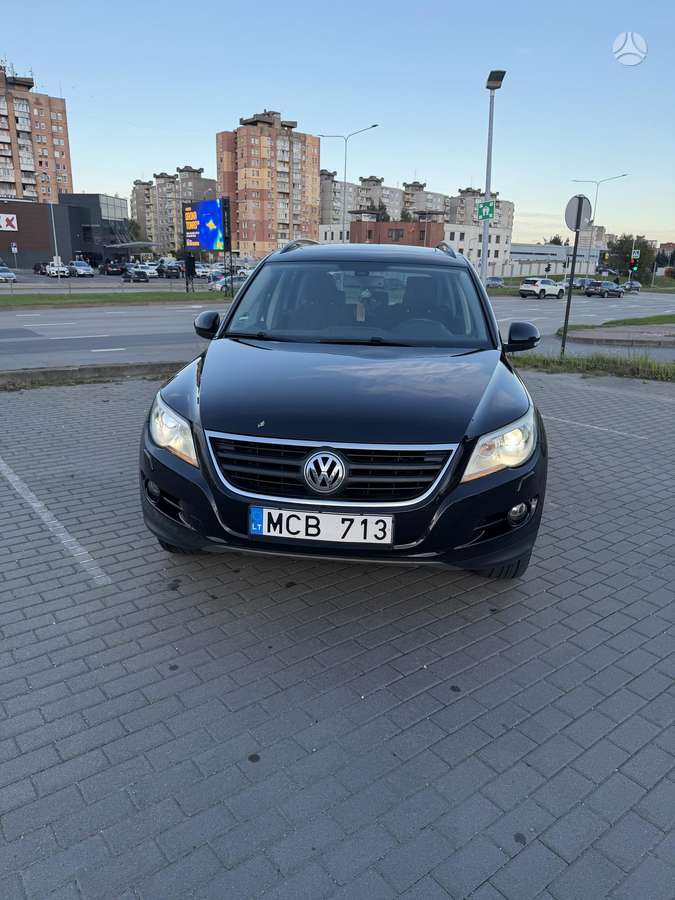 Volkswagen Tiguan - 1