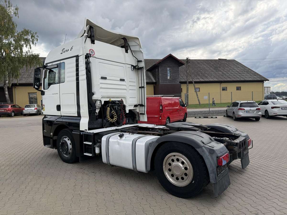 MAN TGX18.440, double sleeper
