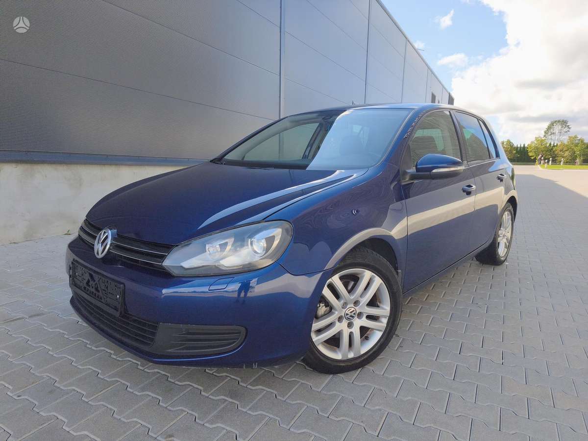 Volkswagen Golf - 1