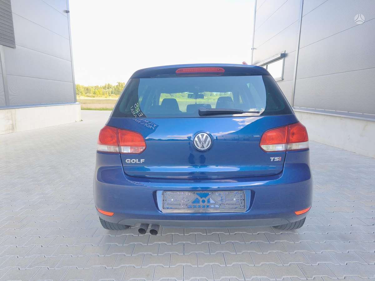 Volkswagen Golf - 6