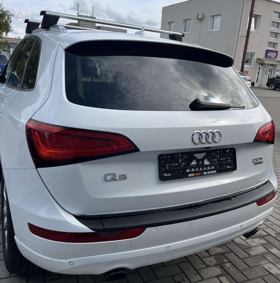 Audi Q5, 2.0 l., off-road / crossover