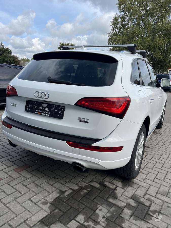 Audi Q5, 2.0 l., off-road / crossover
