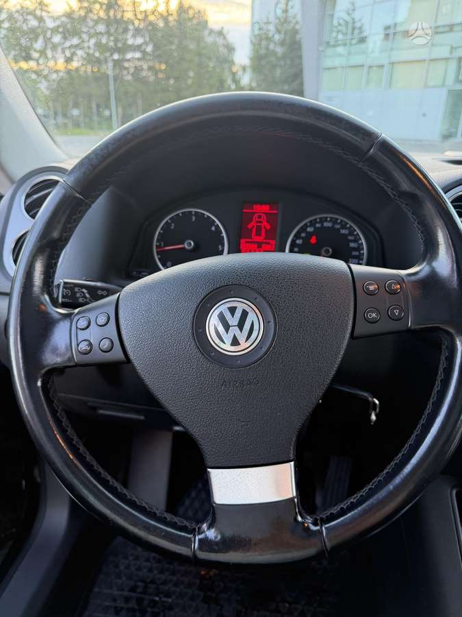 Volkswagen Tiguan - 5