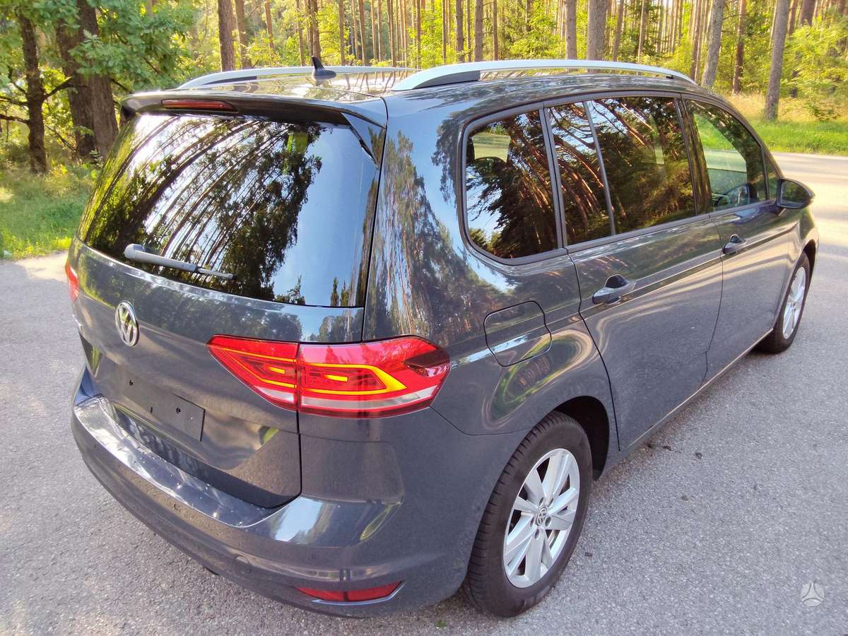 Volkswagen Touran - 4