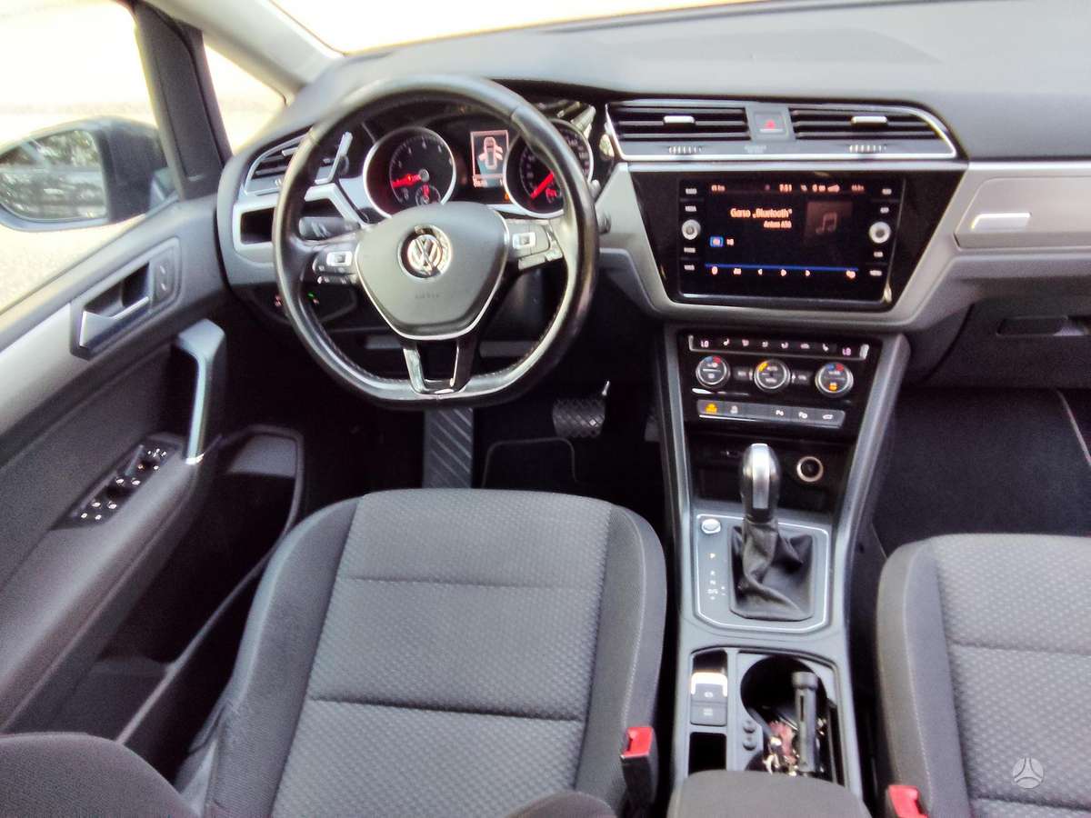 Volkswagen Touran - 10