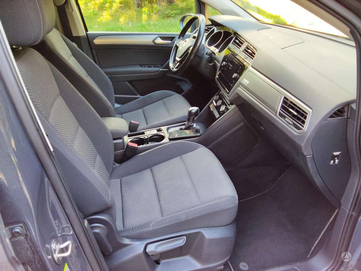 Volkswagen Touran - 12