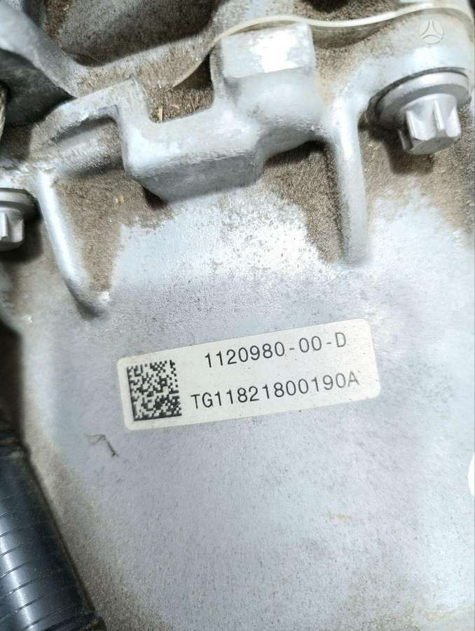 Tesla Model 3 Elektromobilio variklis iš tesla model 3 long range mid range 2