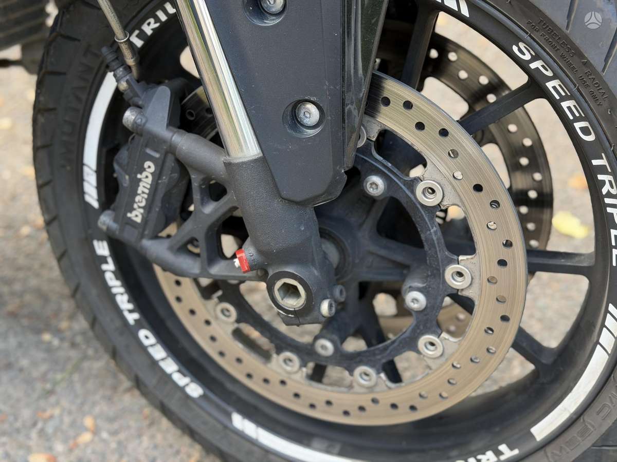 Triumph Speed Triple 1050cc, street / classic