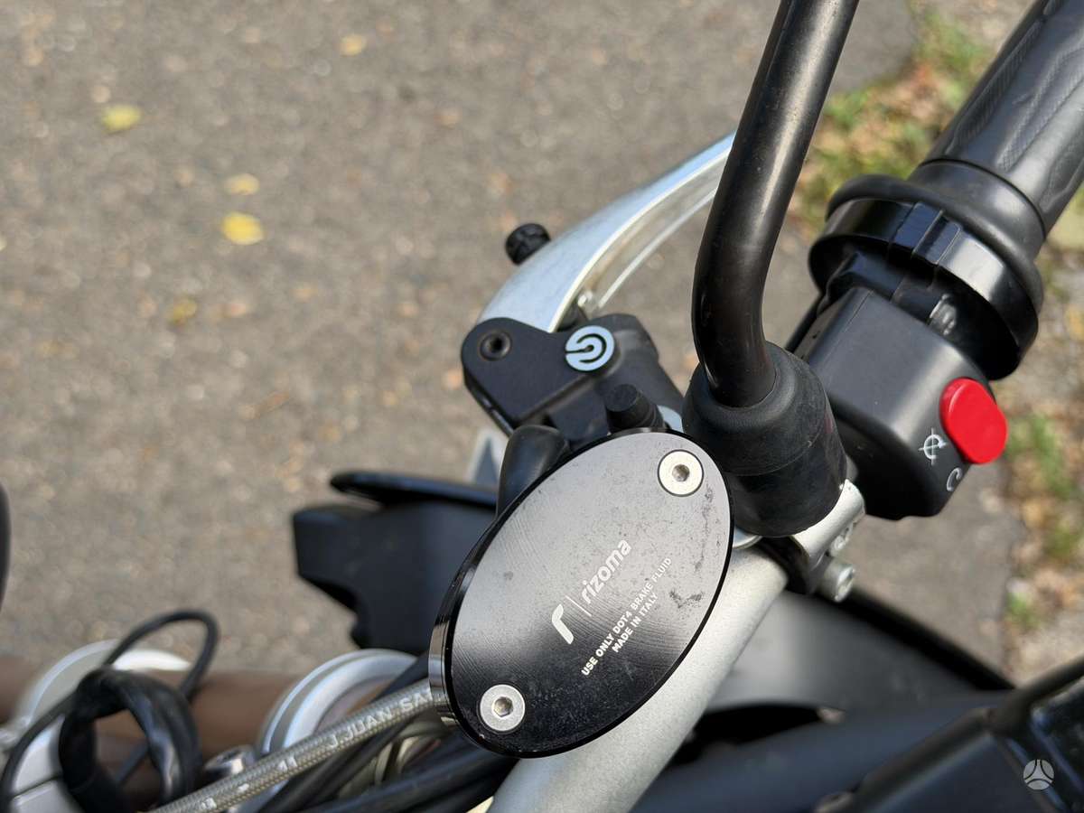 Triumph Speed Triple 1050cc, street / classic