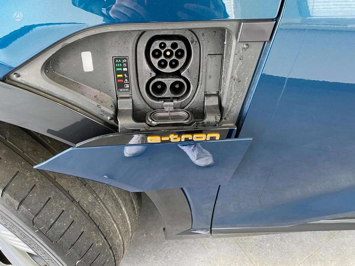 Audi e-tron, 95 kWh, off-road / crossover
