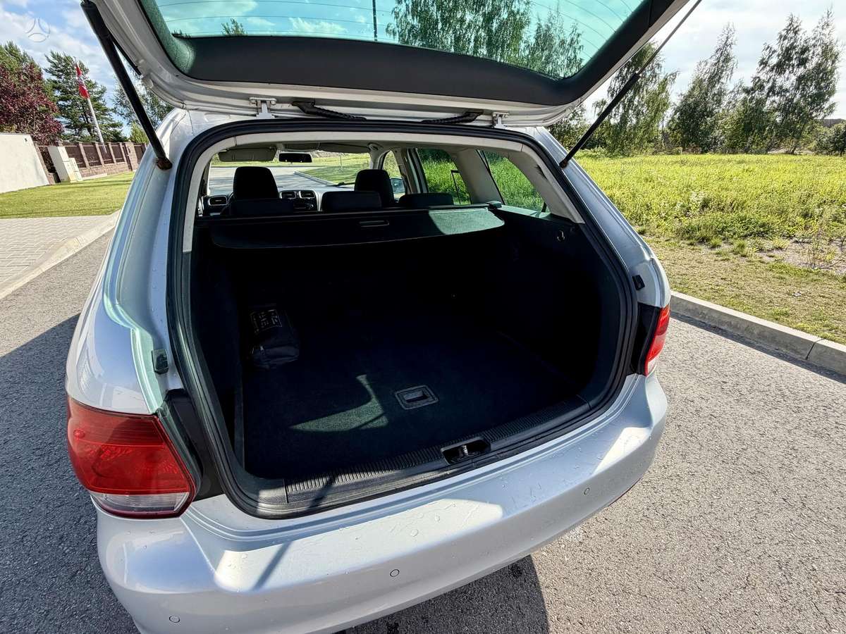 Volkswagen Golf - 10