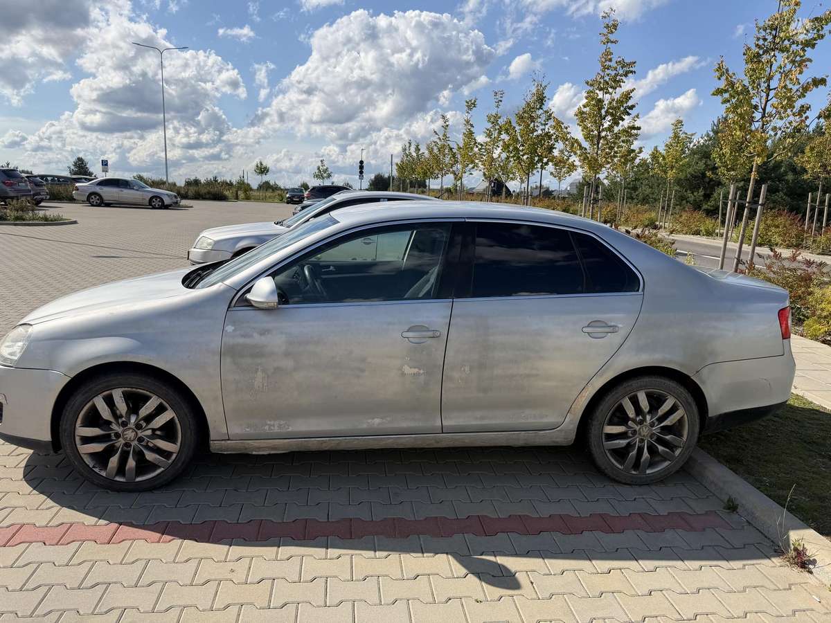 Volkswagen Jetta - 4