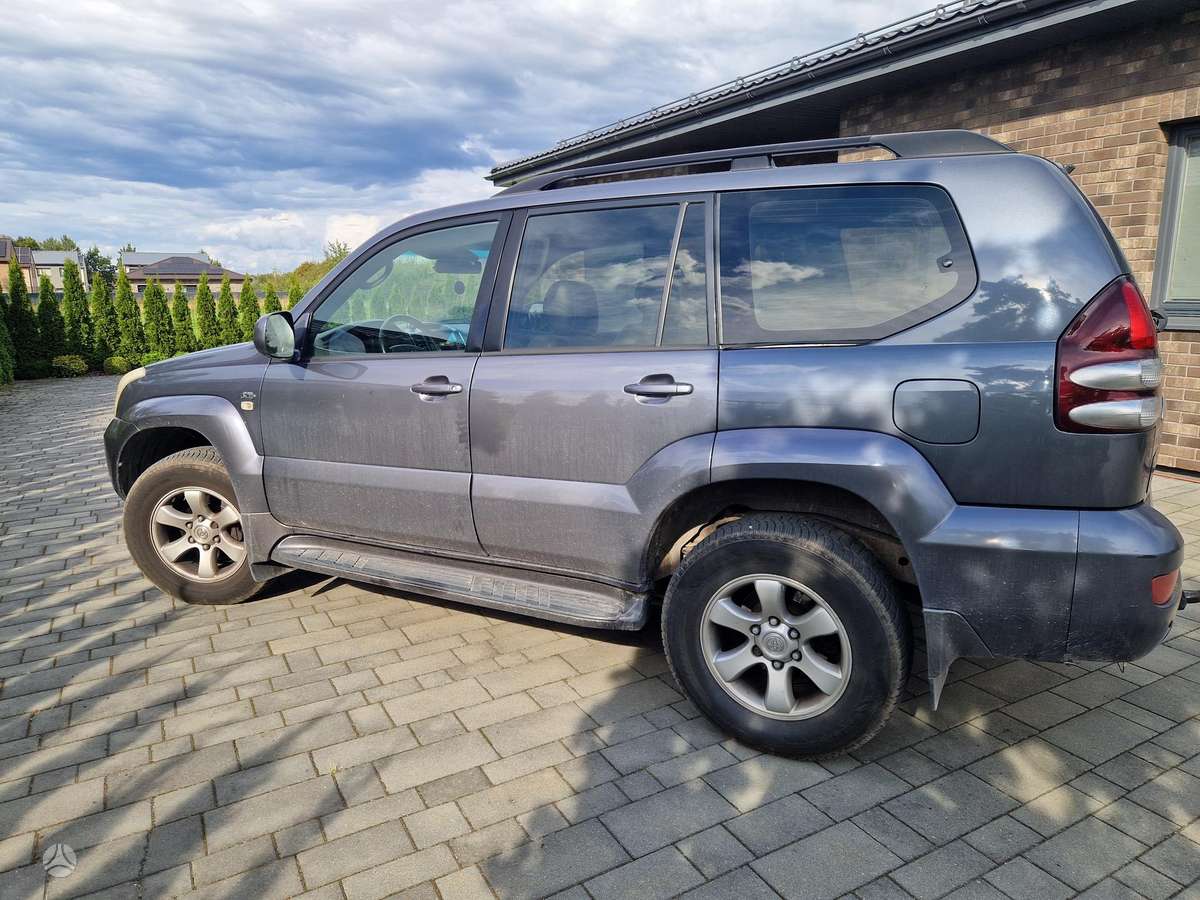 Toyota Land Cruiser - 2