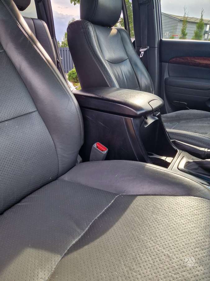 Toyota Land Cruiser - 7
