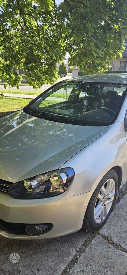 Volkswagen Golf - 1