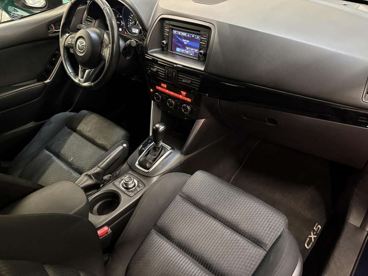 Mazda CX-5, 2.2 l., off-road / crossover