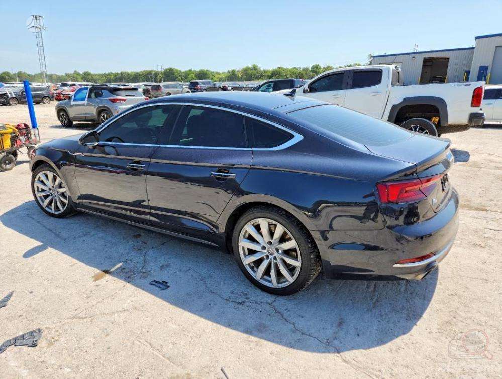 Audi A5, Седан