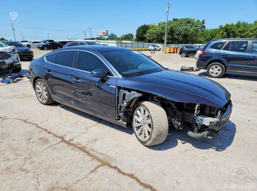Audi A5, Седан