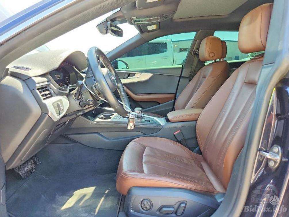 Audi A5, Седан