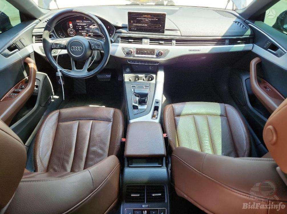 Audi A5, Седан