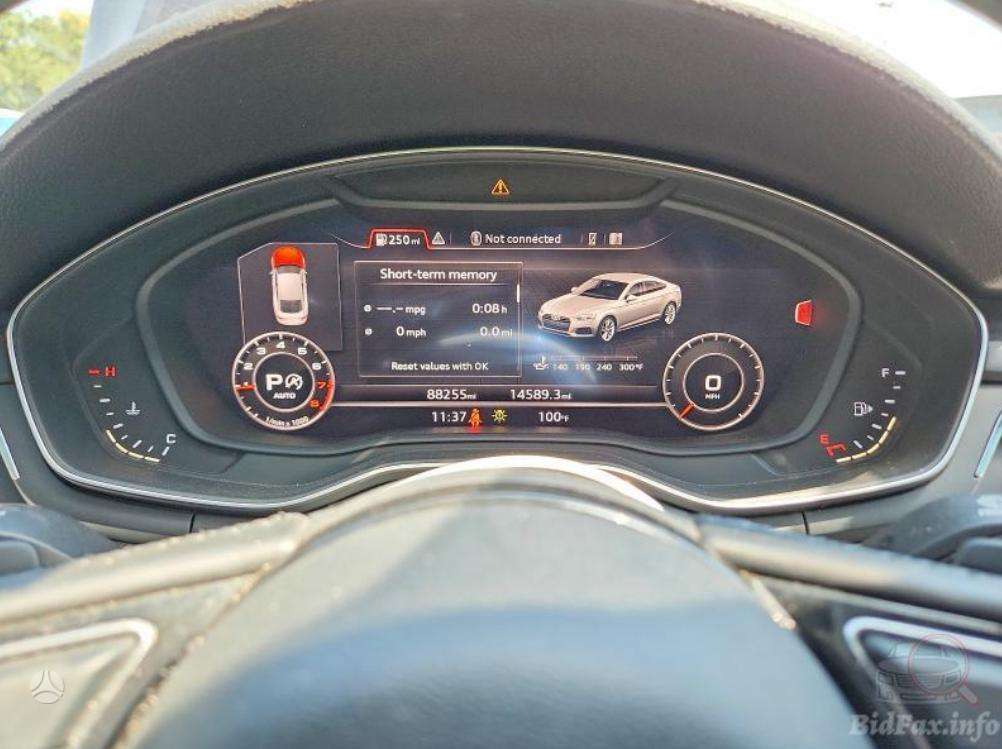 Audi A5, Седан