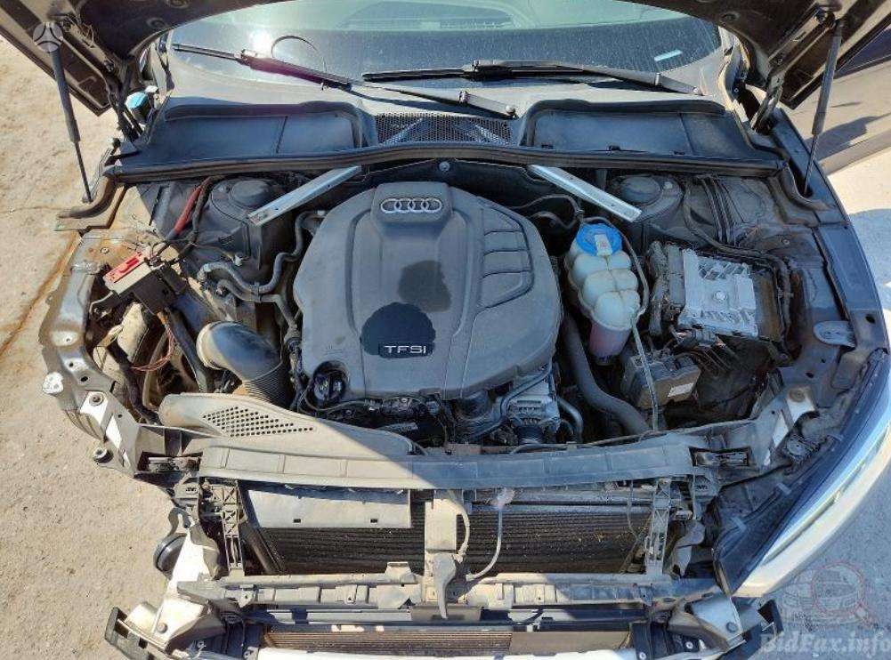 Audi A5, Седан