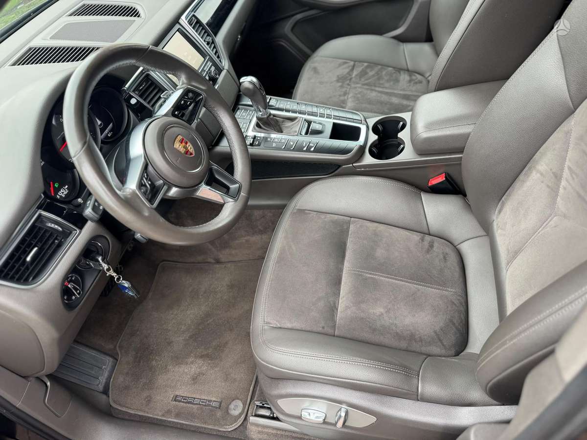 Porsche Macan - 11