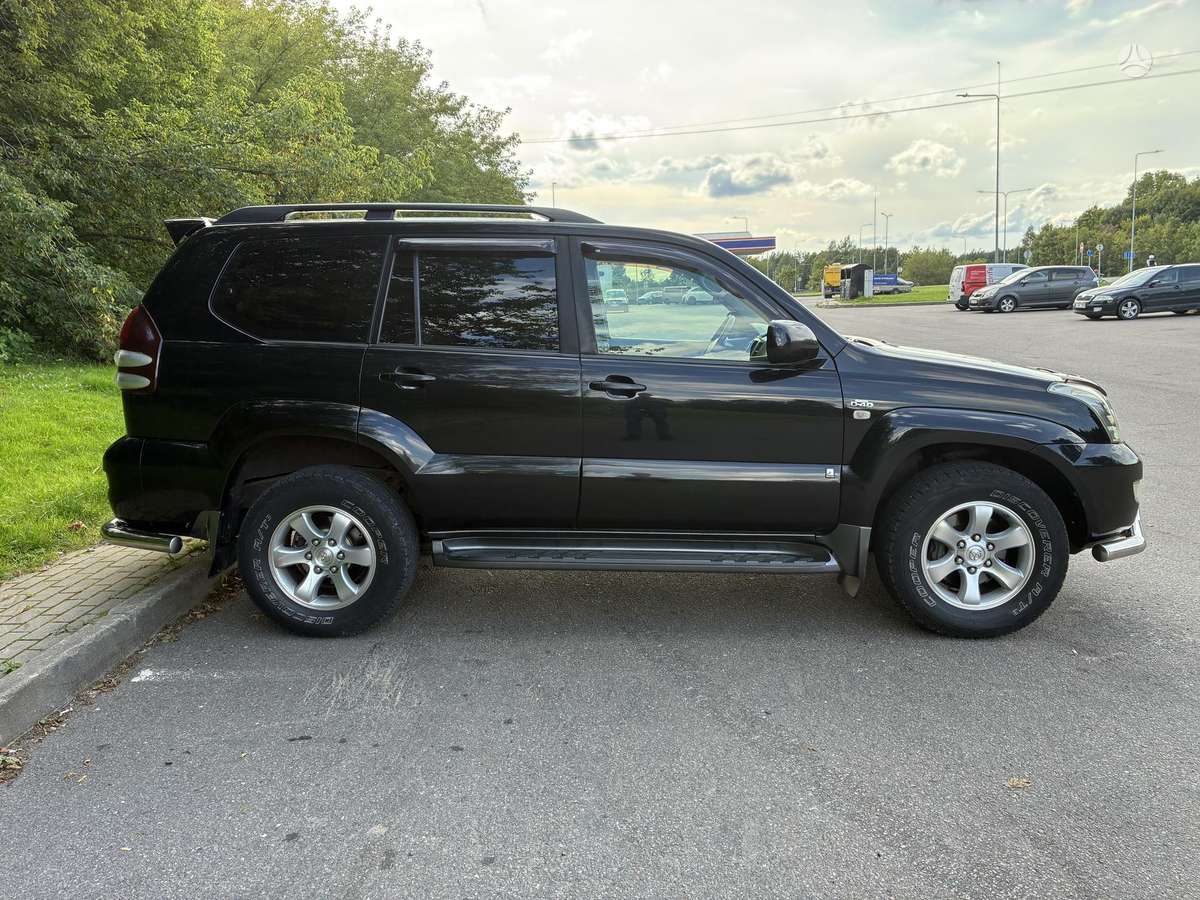 Toyota Land Cruiser - 4