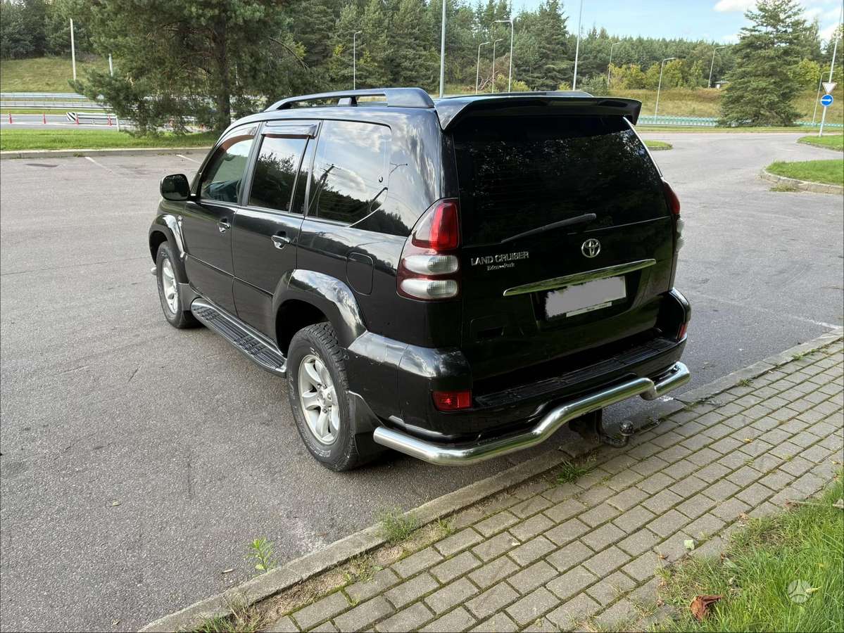 Toyota Land Cruiser - 7