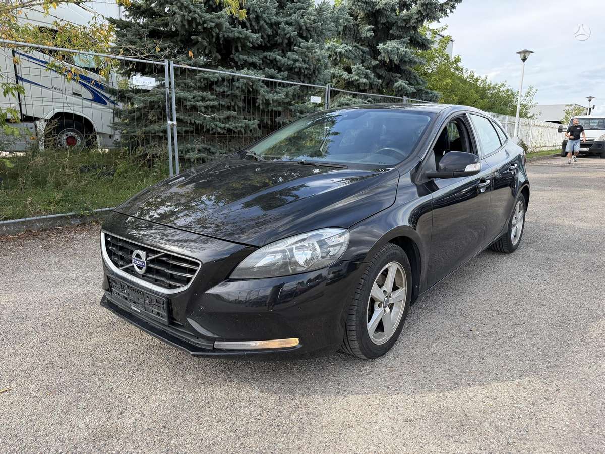 Volvo V40, 1.6 l., hatchback