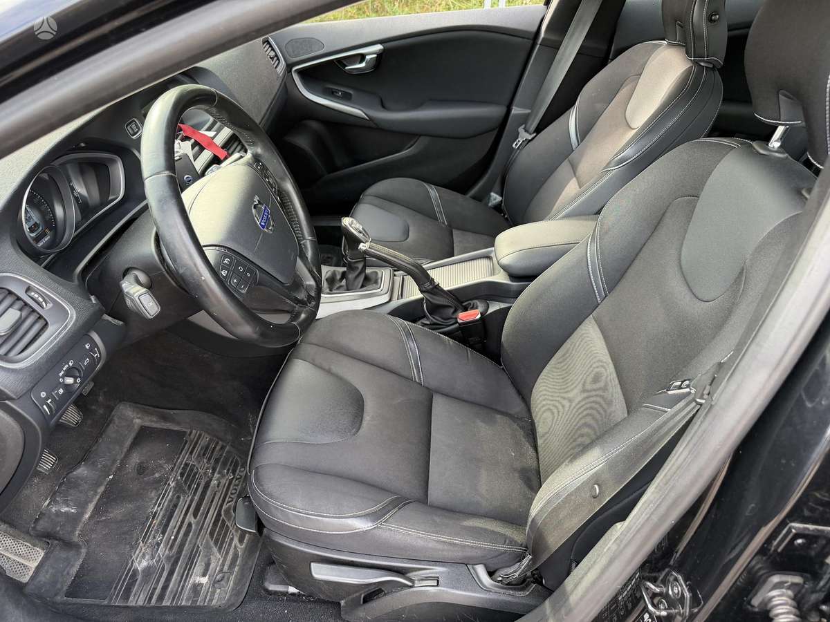 Volvo V40, 1.6 l., hatchback