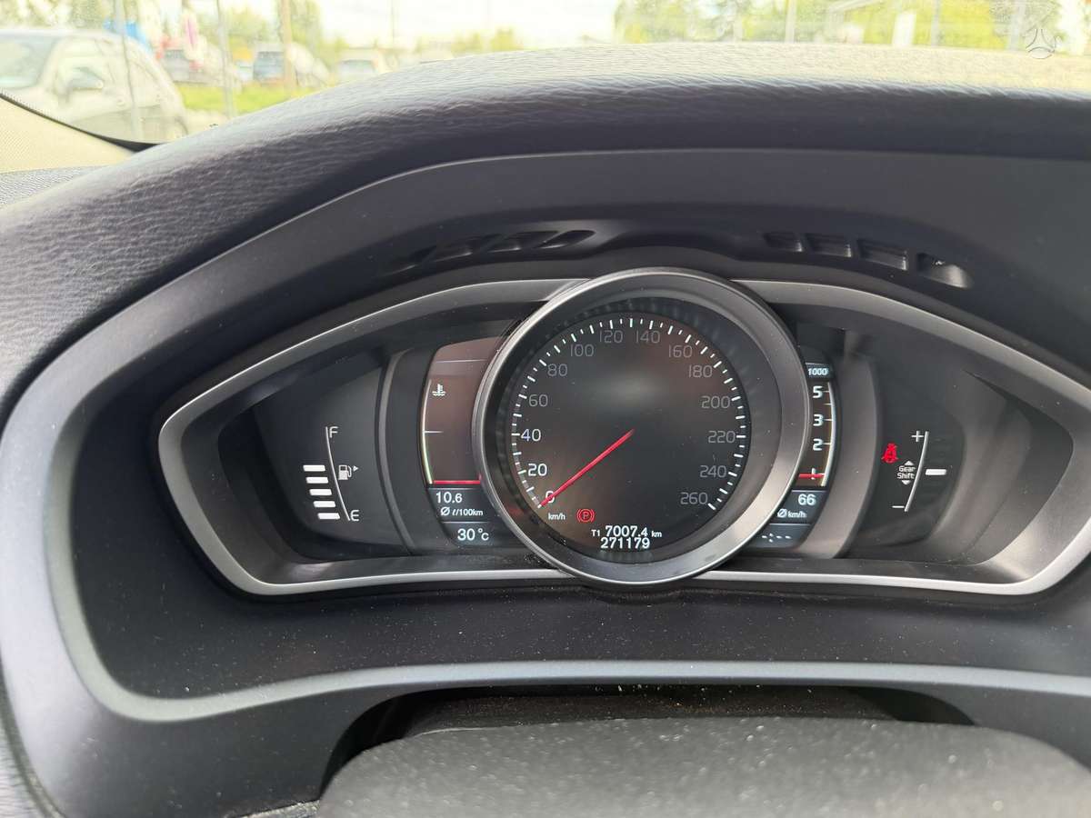 Volvo V40, 1.6 l., Хэтчбек