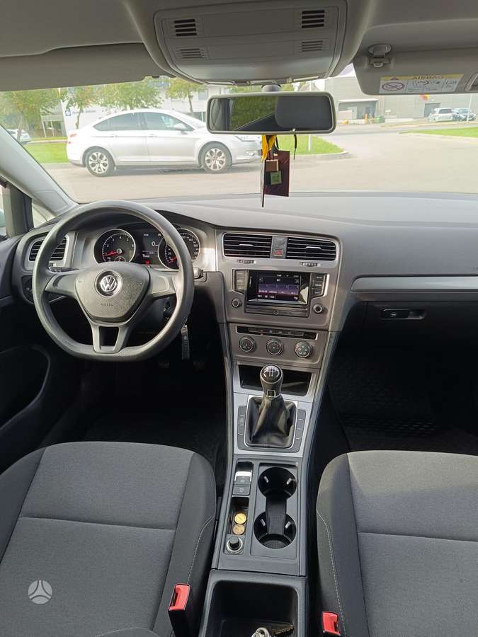 Volkswagen Golf - 8