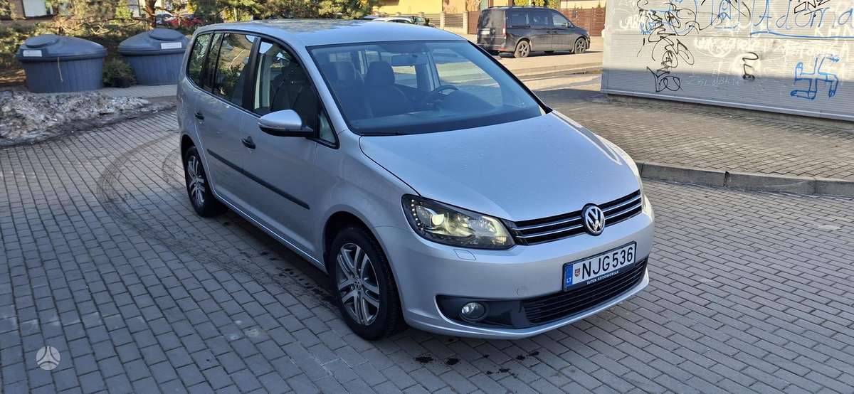 Volkswagen Touran - 1