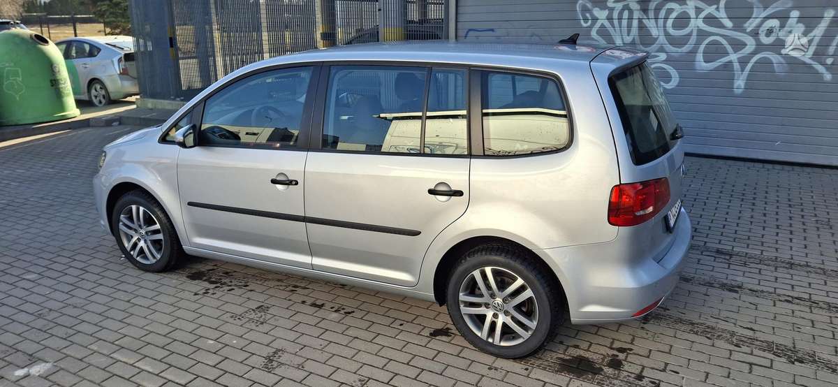 Volkswagen Touran - 9