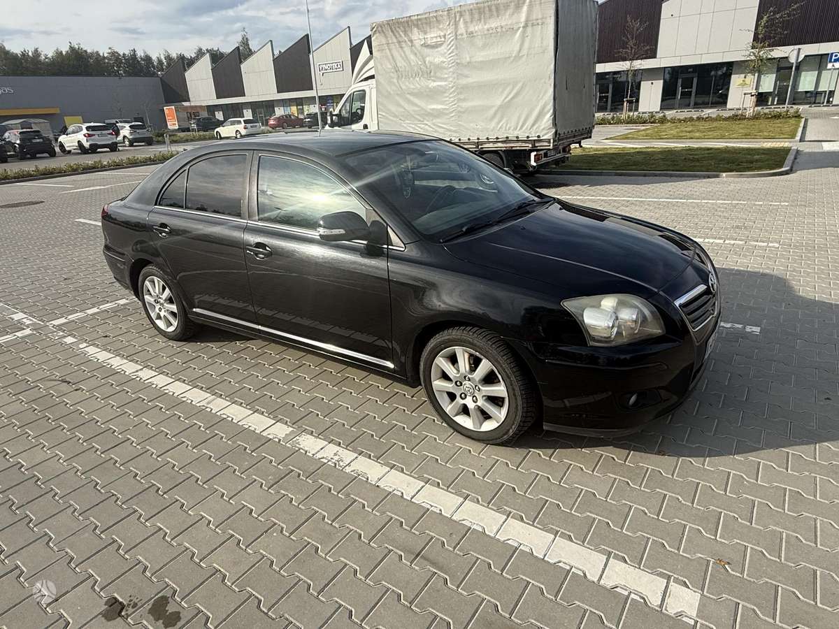 Toyota Avensis - 1