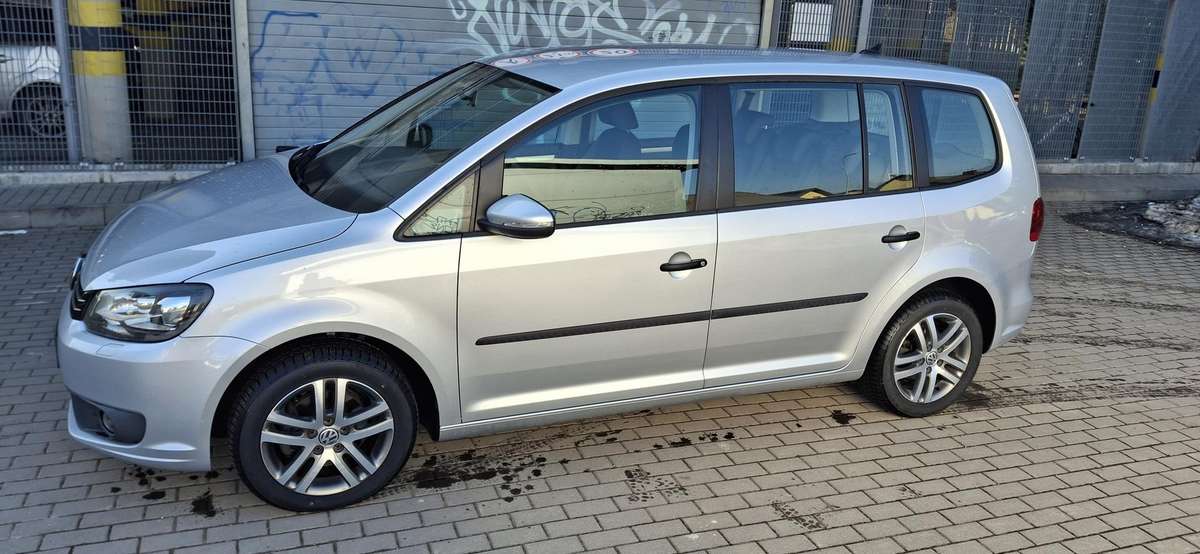 Volkswagen Touran - 10