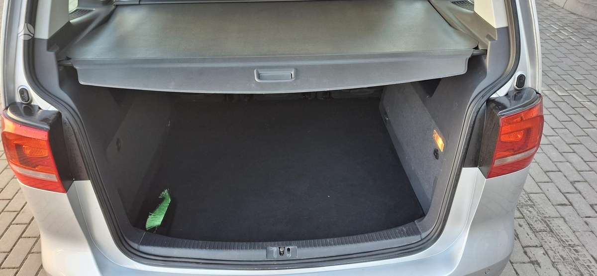 Volkswagen Touran - 12