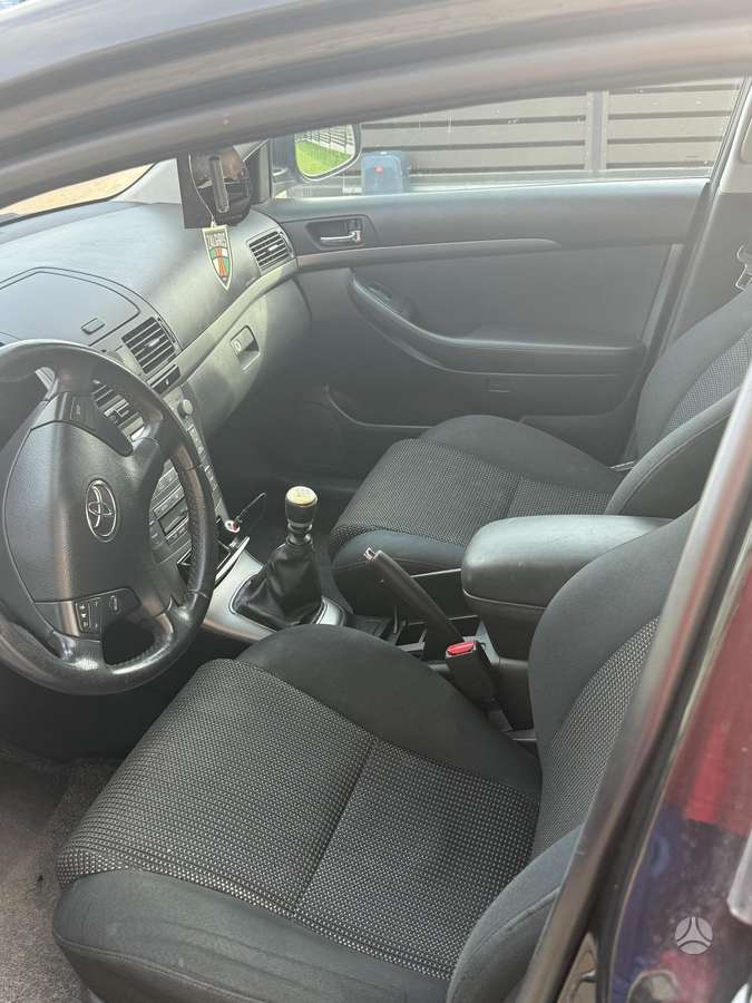 Toyota Avensis - 2
