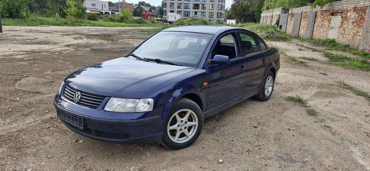 Volkswagen Passat - 1