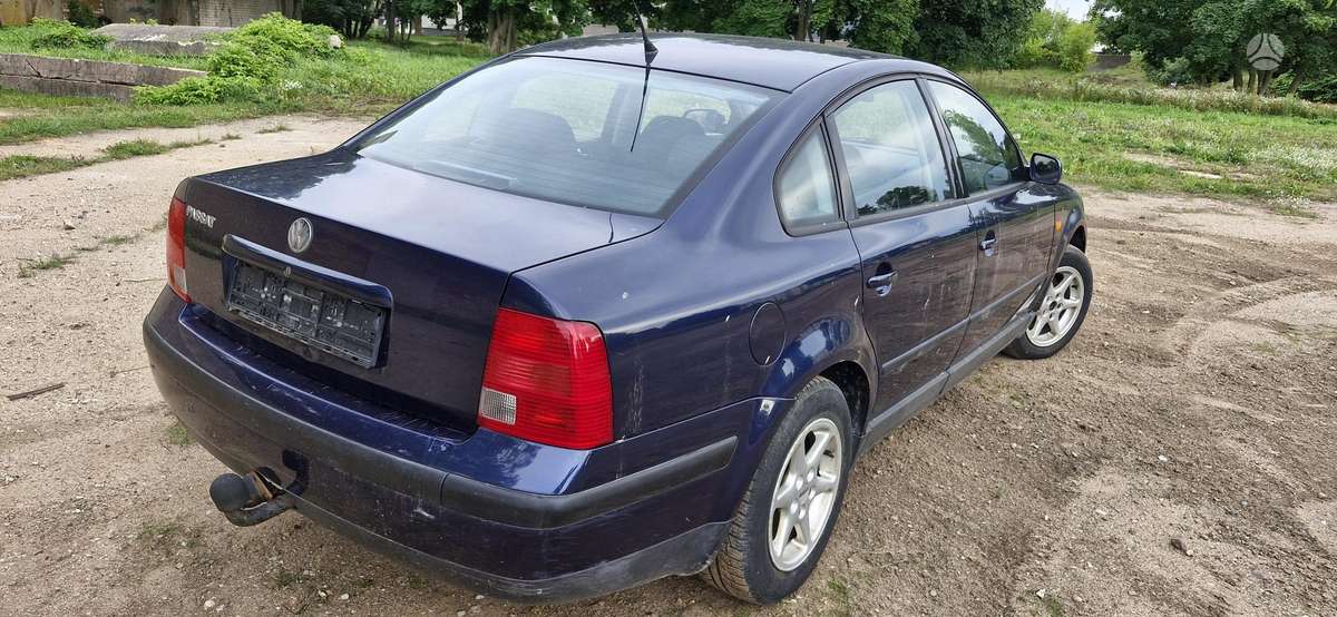 Volkswagen Passat - 4