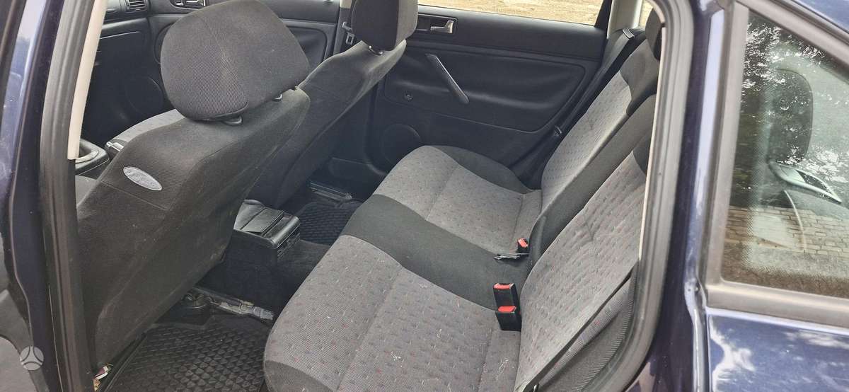 Volkswagen Passat - 8