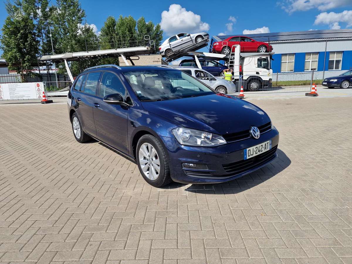 Volkswagen Golf - 1