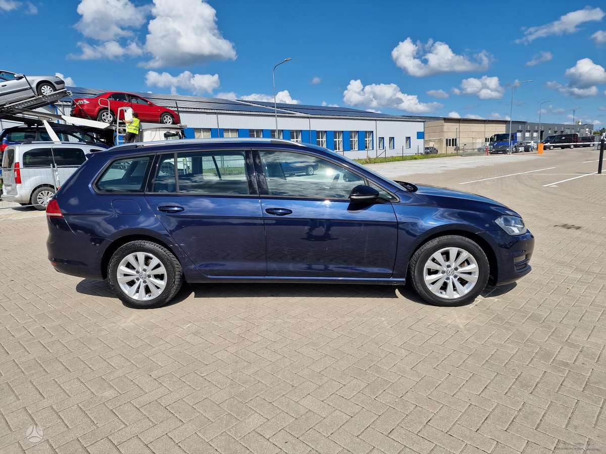 Volkswagen Golf - 8