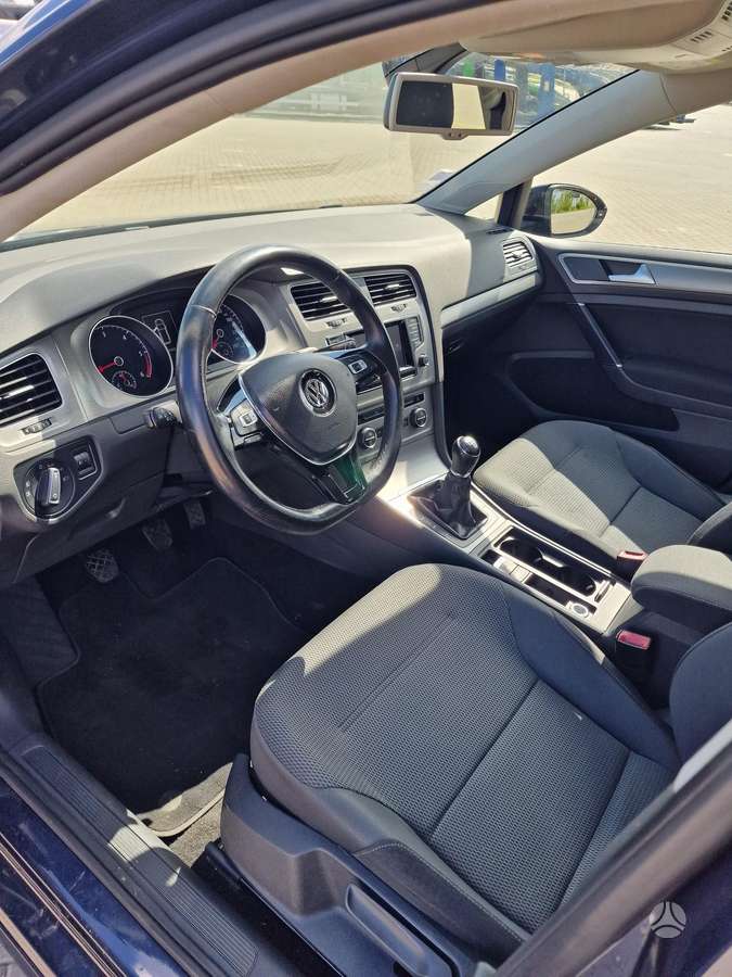 Volkswagen Golf - 10