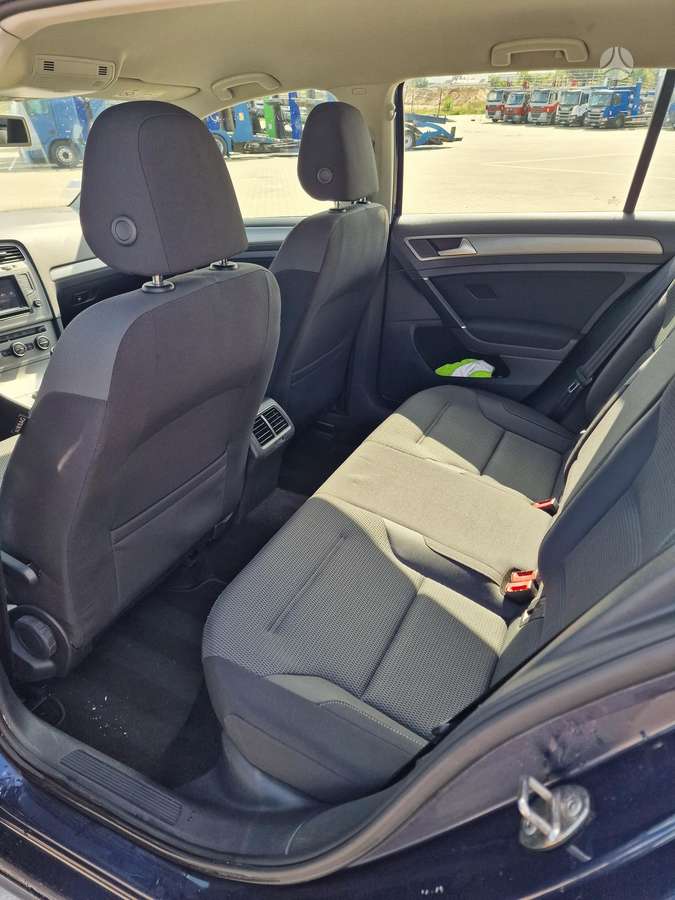 Volkswagen Golf - 11