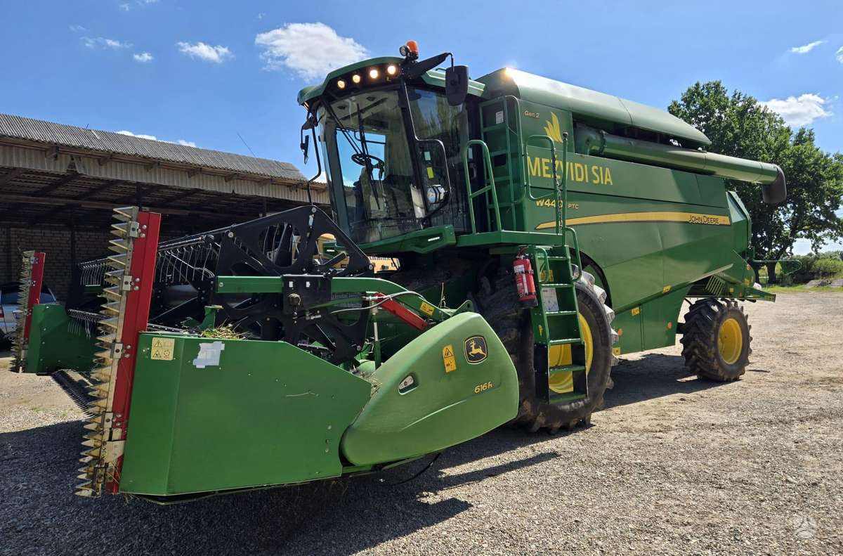 John Deere W440 ptc, combine harvesters