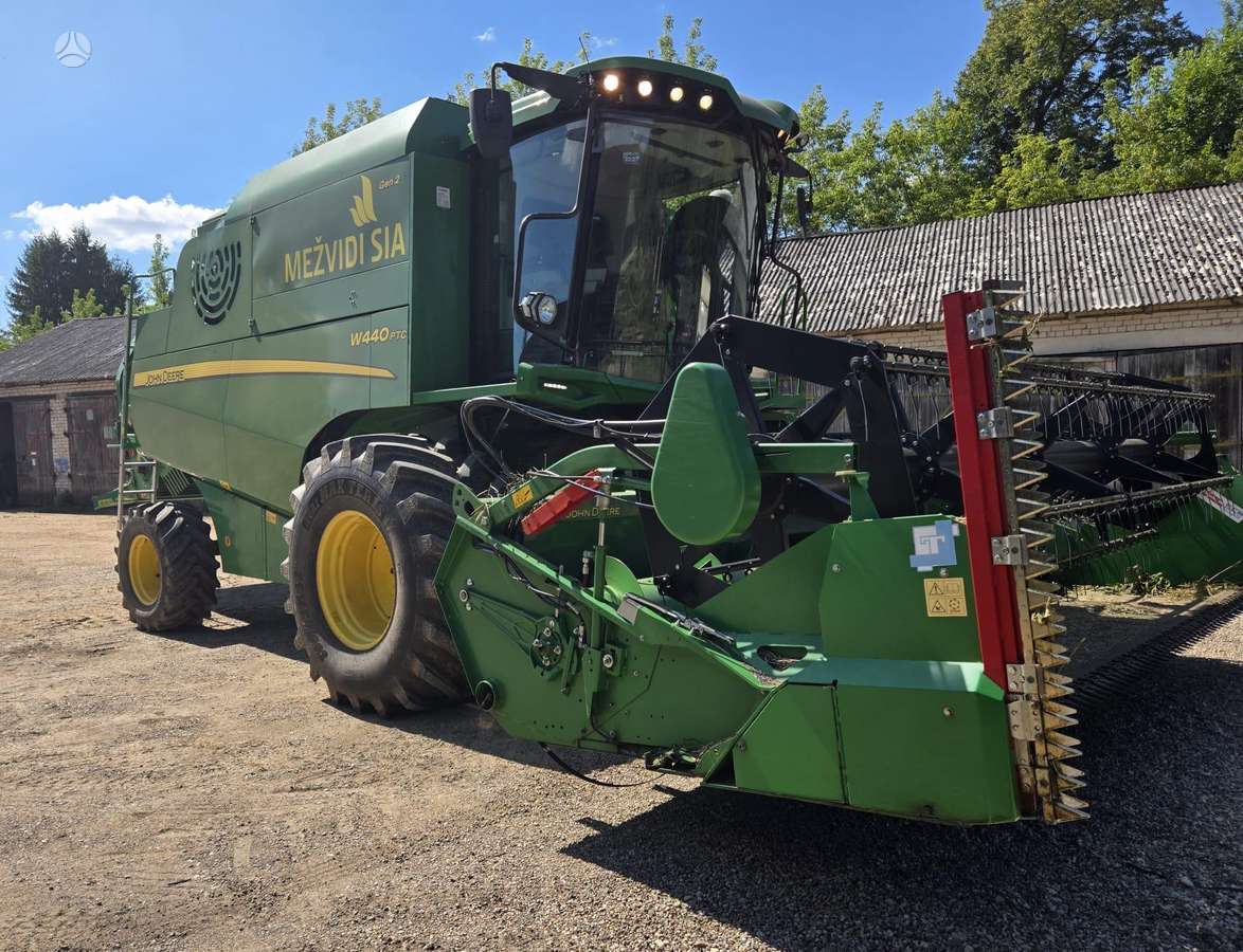 John Deere W440 ptc, combine harvesters
