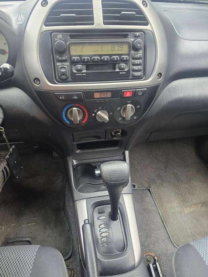 Toyota RAV4 - 9