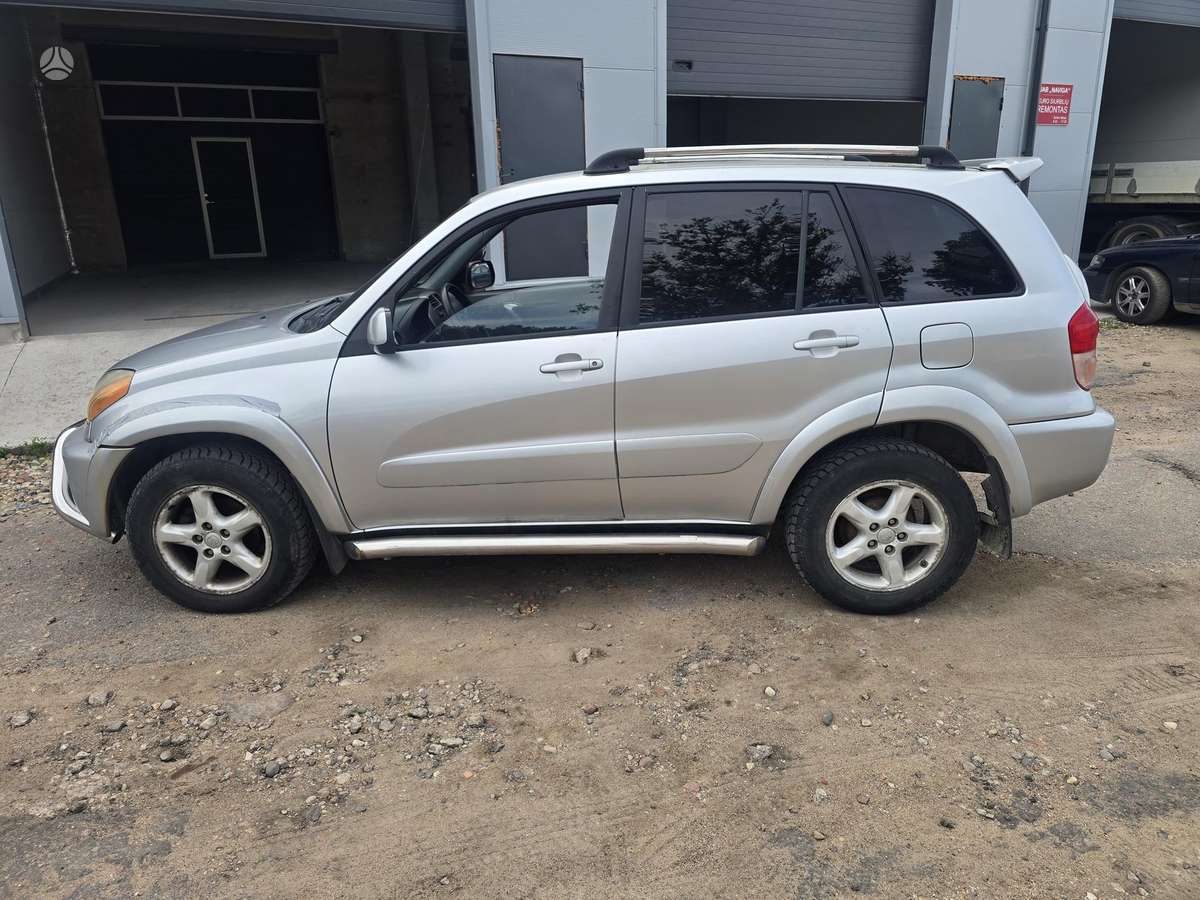 Toyota RAV4 - 1